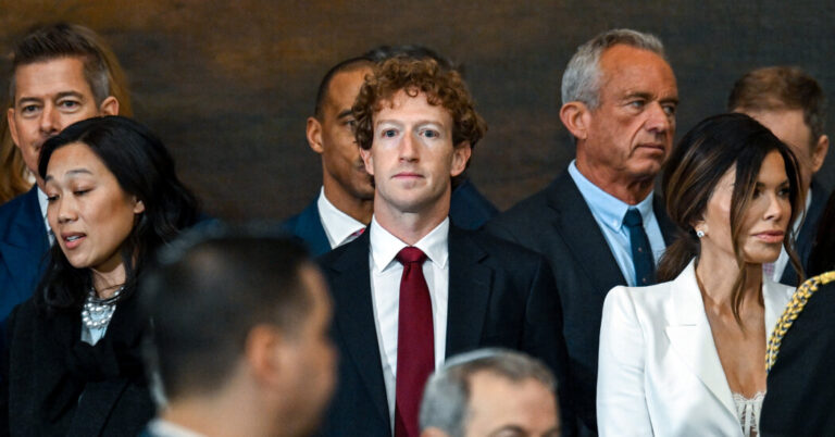 Mark Zuckerberg Lobbies Trump to Settle Antitrust Suit Against Meta