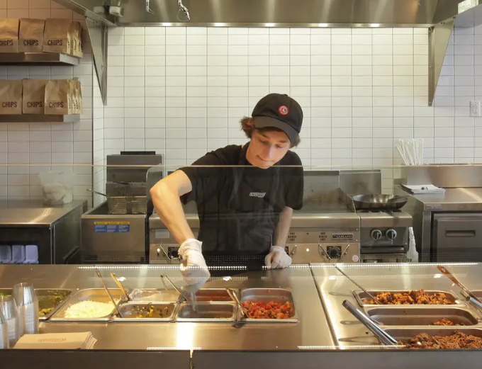 American workers would make more than $20 an hour if minimum wage kept pace with productivity, an economist says