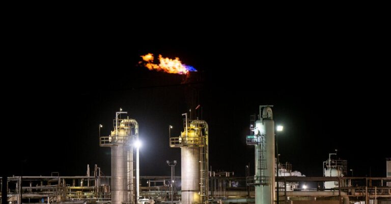 Nations That Vowed to Halt Warming Are Expanding Fossil Fuels, Report Finds